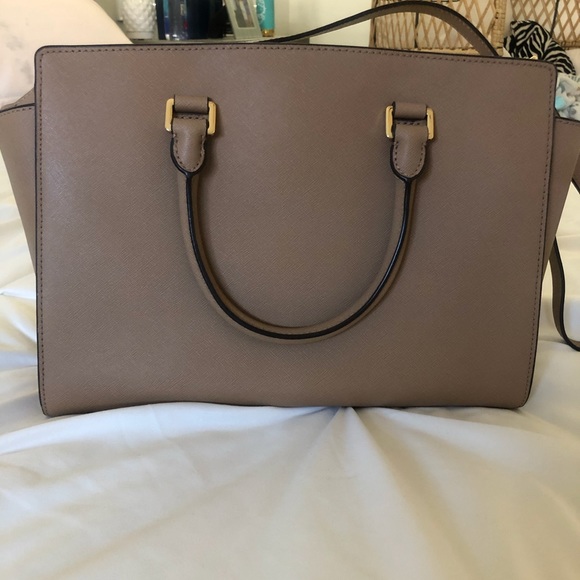 Medium Michael kors purse. - Picture 2 of 4